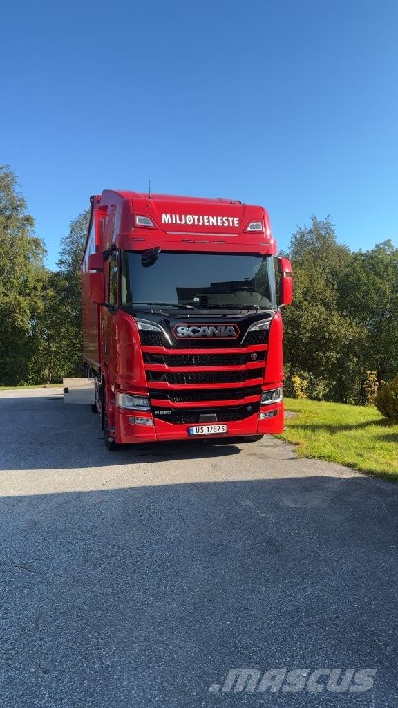 Scania R 590 Vozne na drevnú štiepku