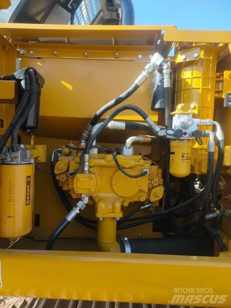 CAT 320D2L Pásové rýpadlá