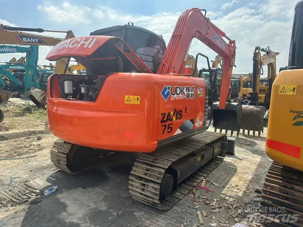 Hitachi ZX 75 Midi rýpadlá 7 t - 12 t