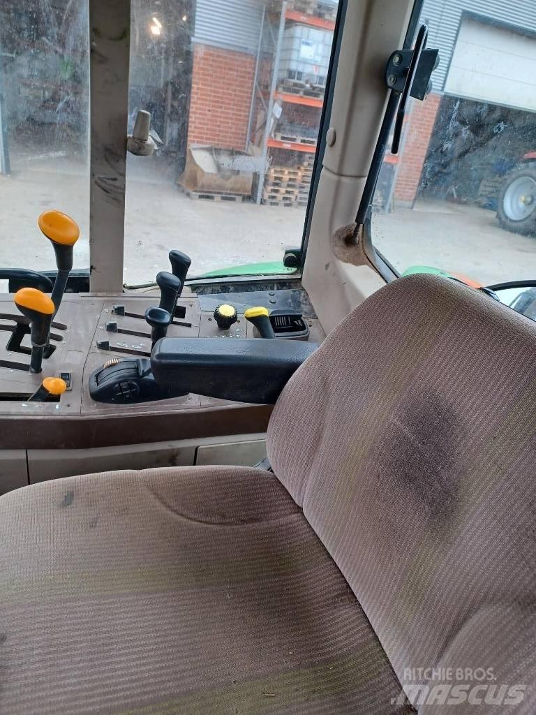 John Deere 6220 Traktory
