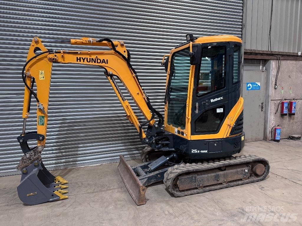 Hyundai R25Z-9 AK Mini rýpadlá < 7t