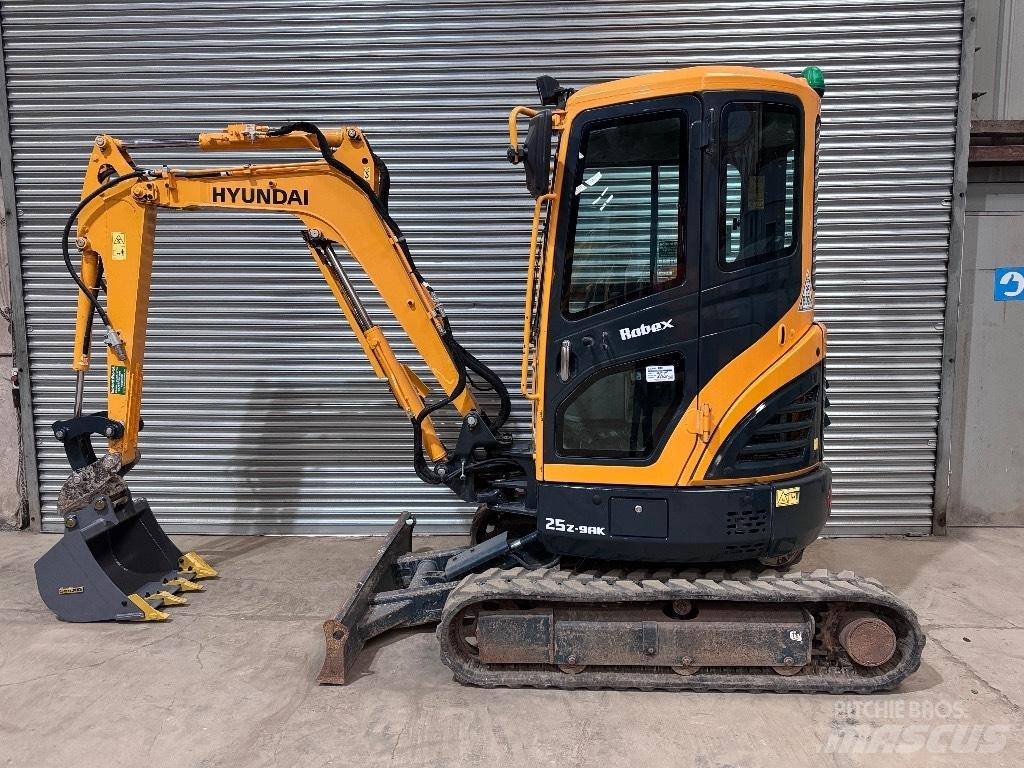 Hyundai R25Z-9 AK Mini rýpadlá < 7t