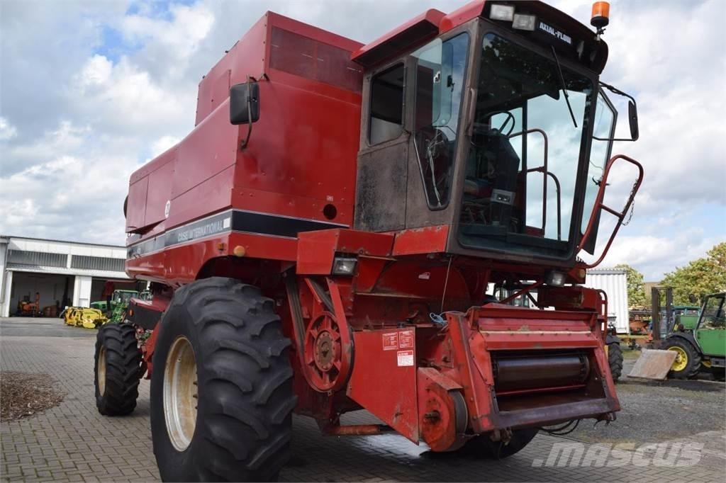 Case IH 1680 Axial Kombinované zberacie stroje