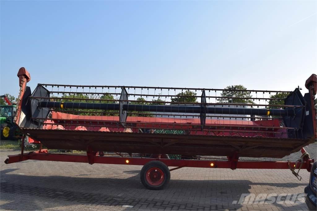 Case IH 1680 Axial Kombinované zberacie stroje