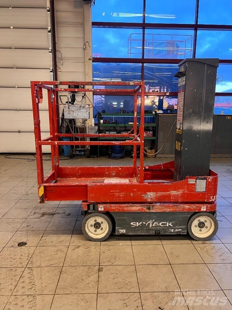 SkyJack SJ 16 Vertikálne stĺpové výťahy