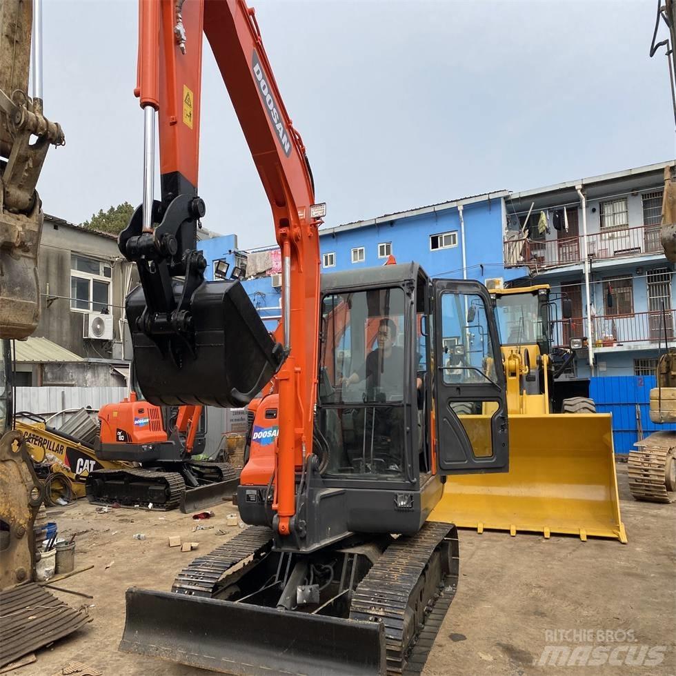 Doosan DX 60 Pásové rýpadlá
