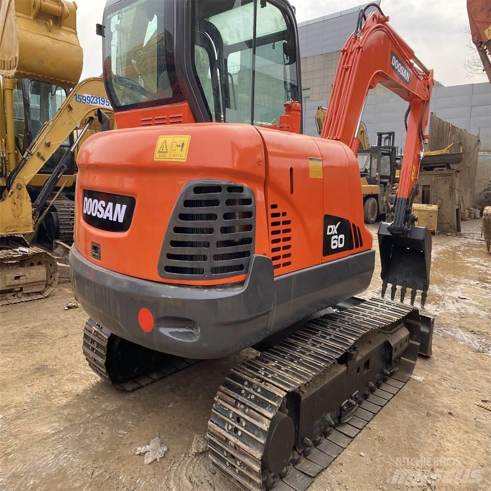 Doosan DX 60 Pásové rýpadlá