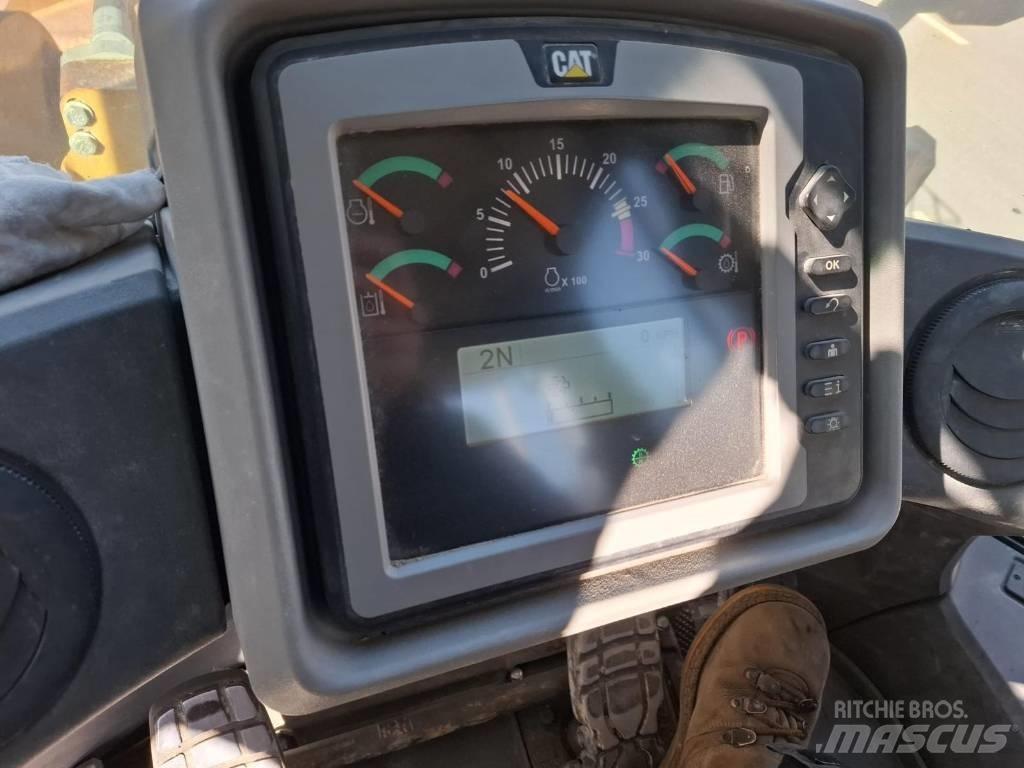 CAT 966K Kolesové nakladače