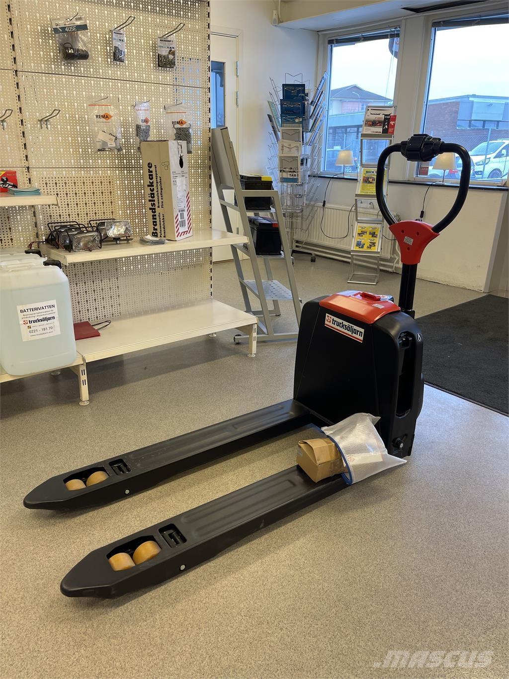 EP Equipment F4 Ručne vedené vysokozdvižné vozíky