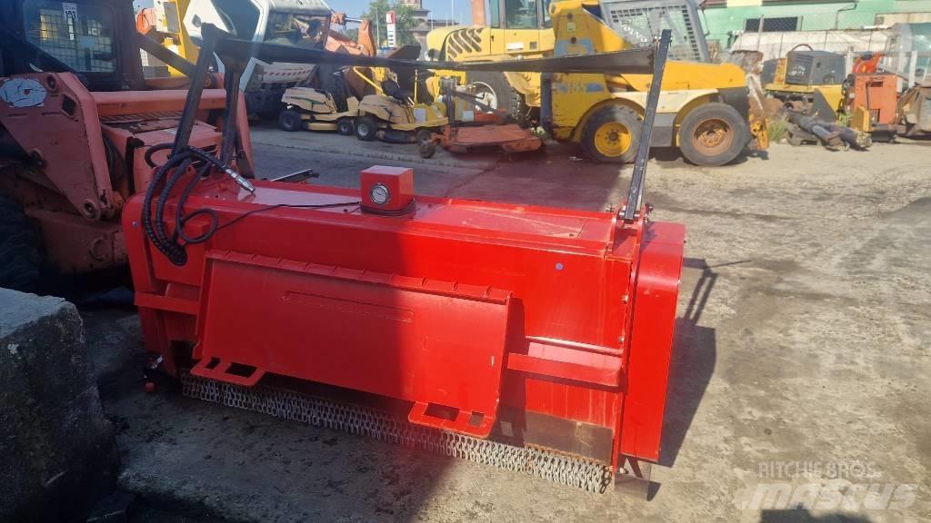 CAT ASV RC100 Šmykom riadené nakladače