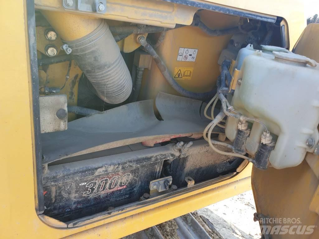 Komatsu D65PXi-18 Pásové dozéry
