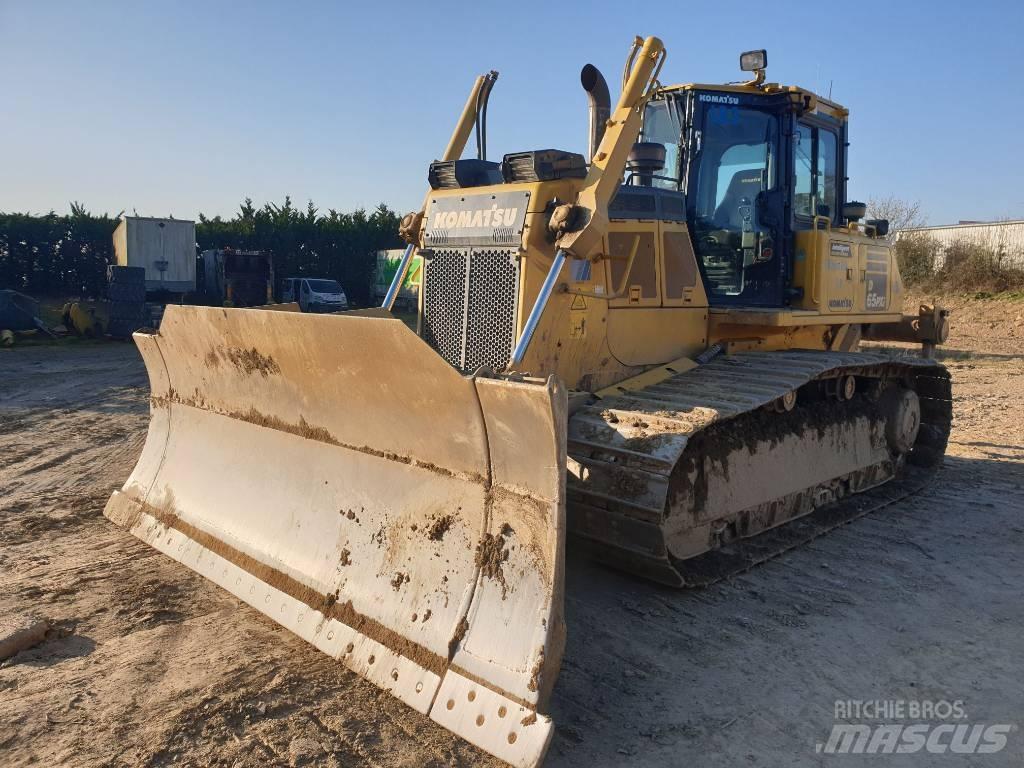 Komatsu D65PXi-18 Pásové dozéry