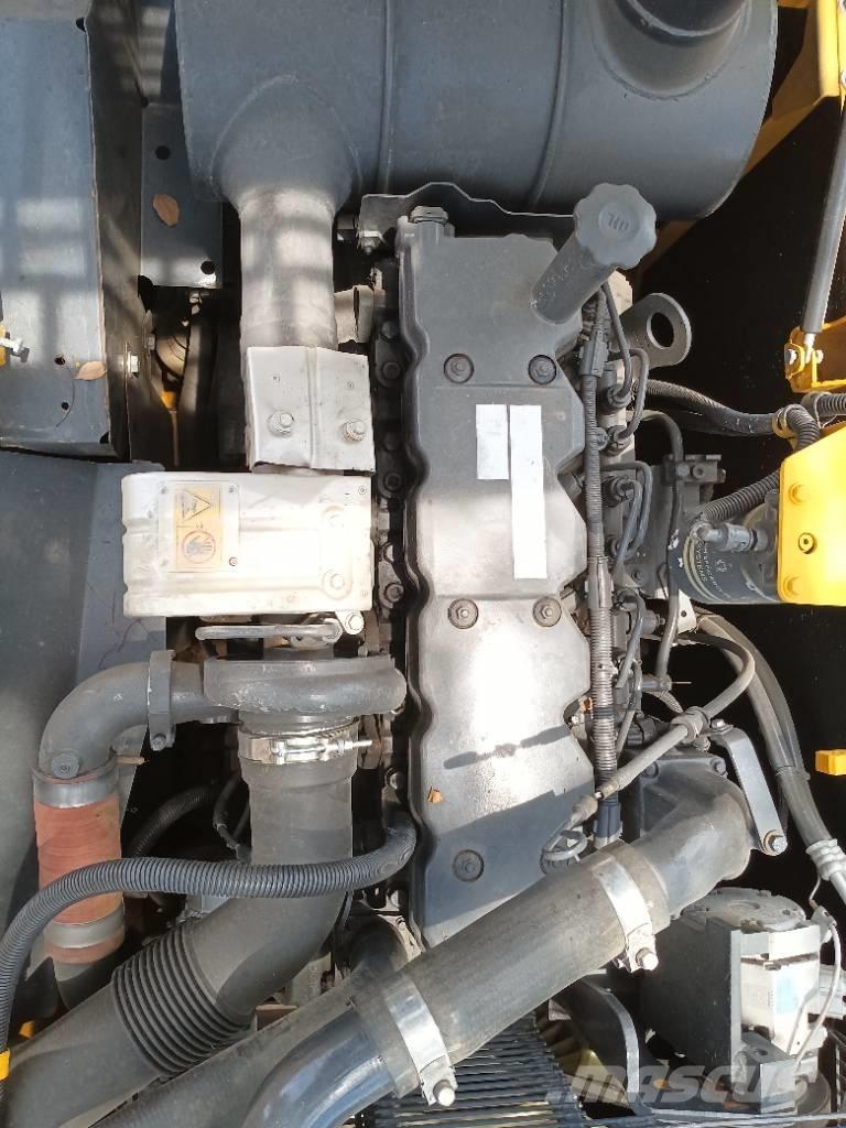 Komatsu PC 200-8 Pásové rýpadlá