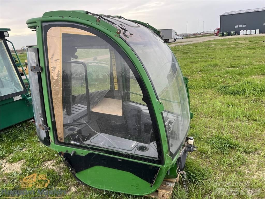 John Deere 1470E Kabíny a interiér
