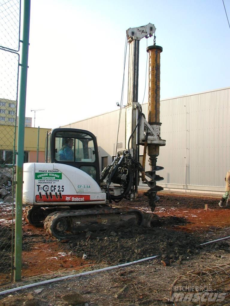 Tescar CF2.5 Pilierovej žeriav