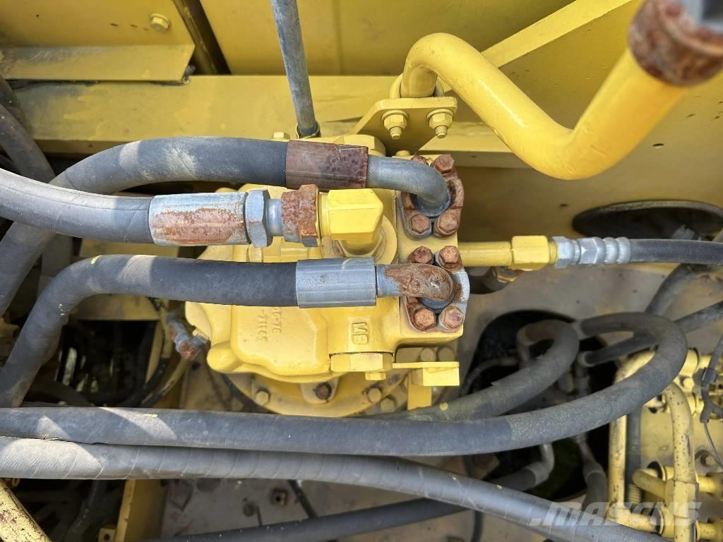 Komatsu PC240-8 Pásové rýpadlá