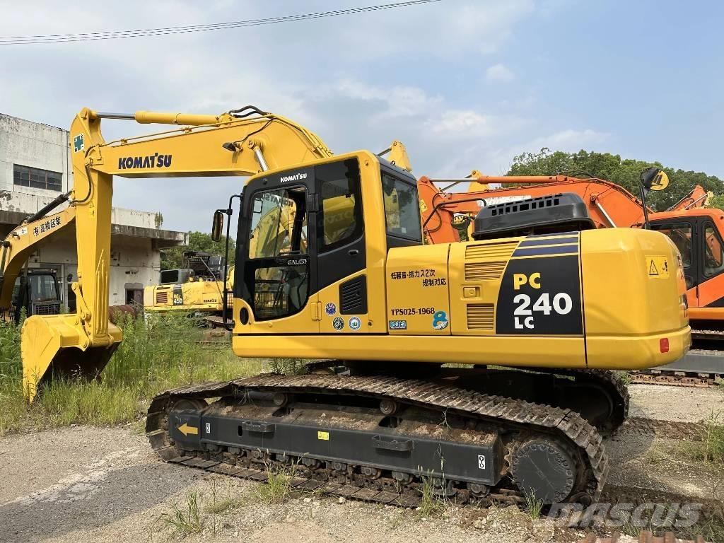 Komatsu PC240-8 Pásové rýpadlá
