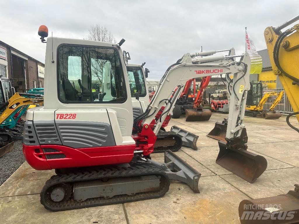 Takeuchi TB228 Mini rýpadlá < 7t
