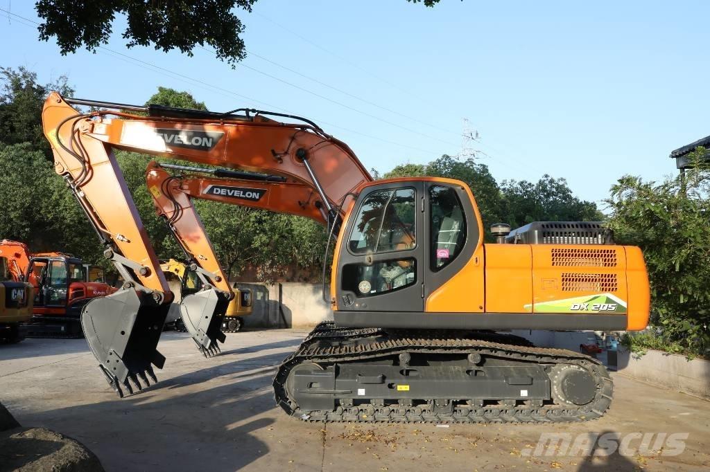 Develon DX205 Pásové rýpadlá