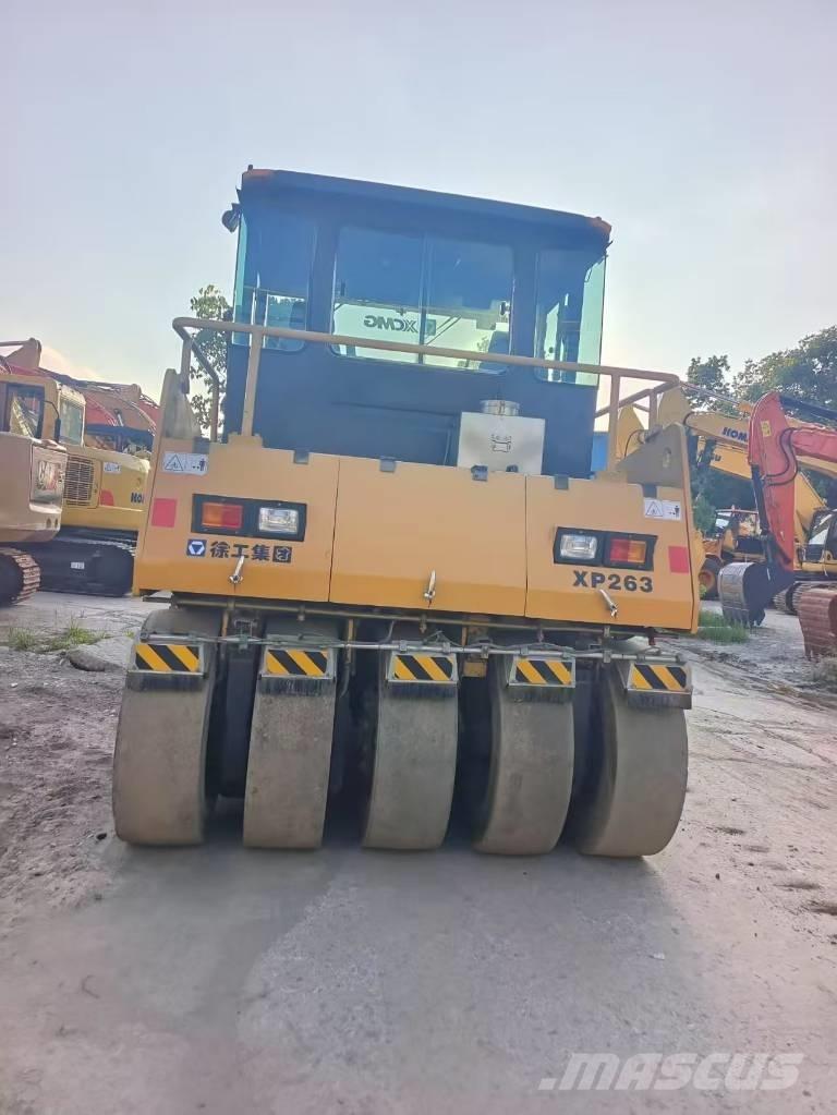 XCMG XP 263 Pneumatikové valce