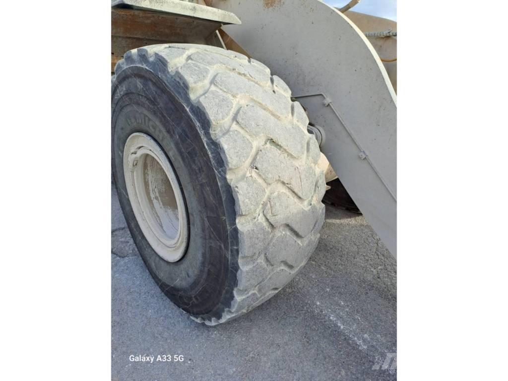 CAT 972 K Kolesové nakladače