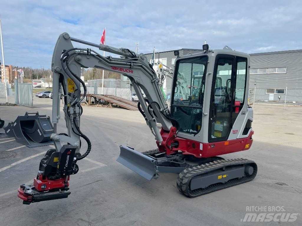 Takeuchi TB 225 Mini rýpadlá < 7t