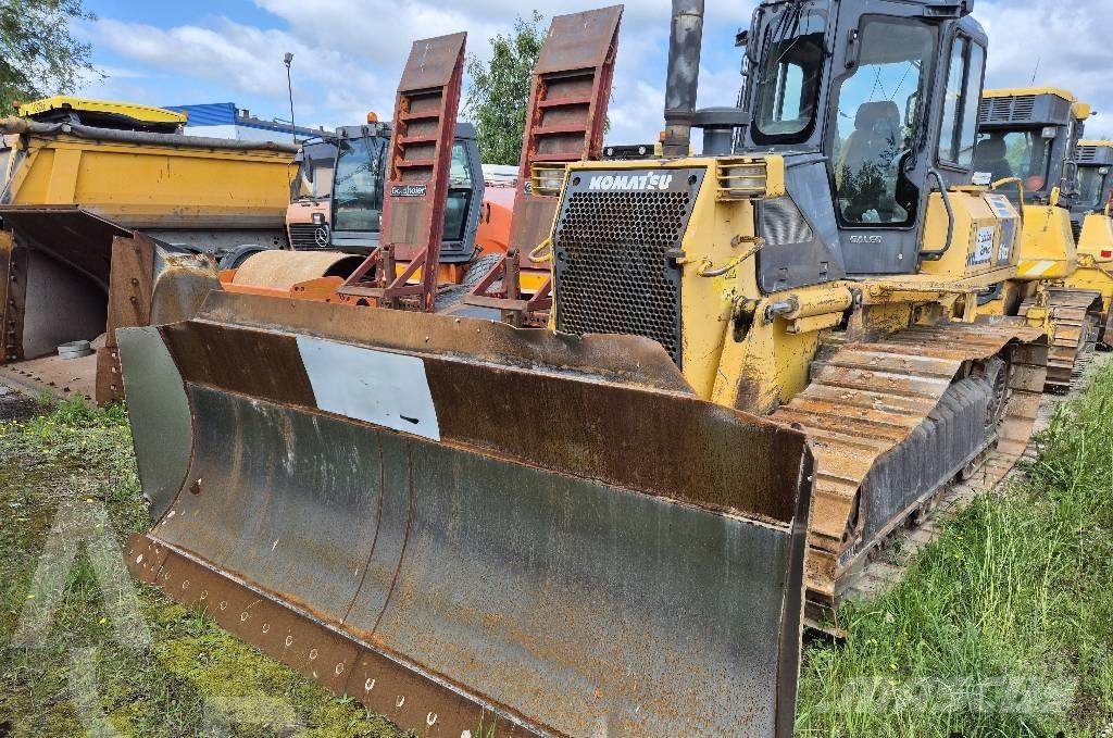 Komatsu D 61 EX-15 Pásové dozéry