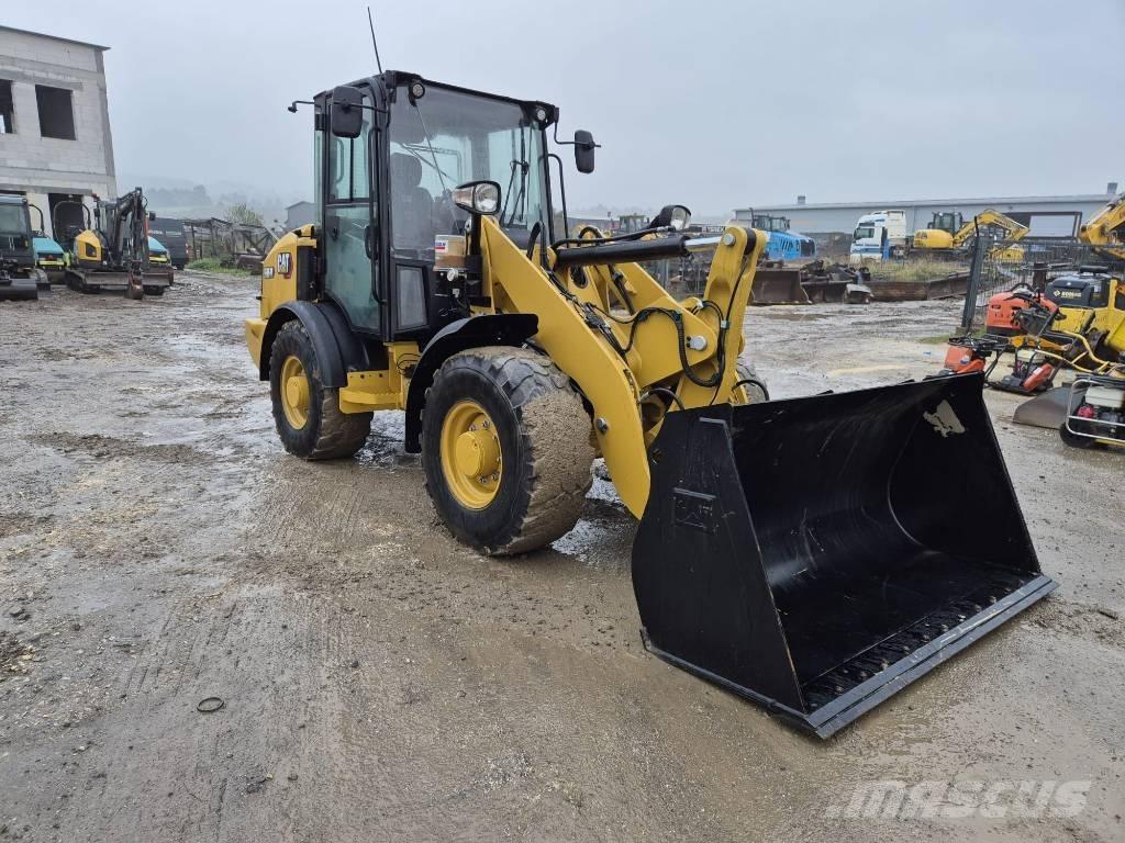 CAT 906M Kolesové nakladače