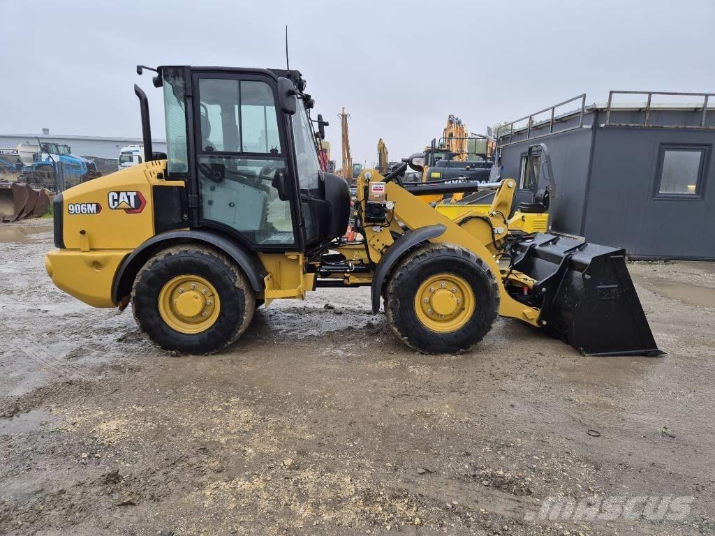 CAT 906M Kolesové nakladače