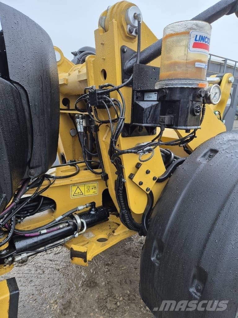CAT 906M Kolesové nakladače