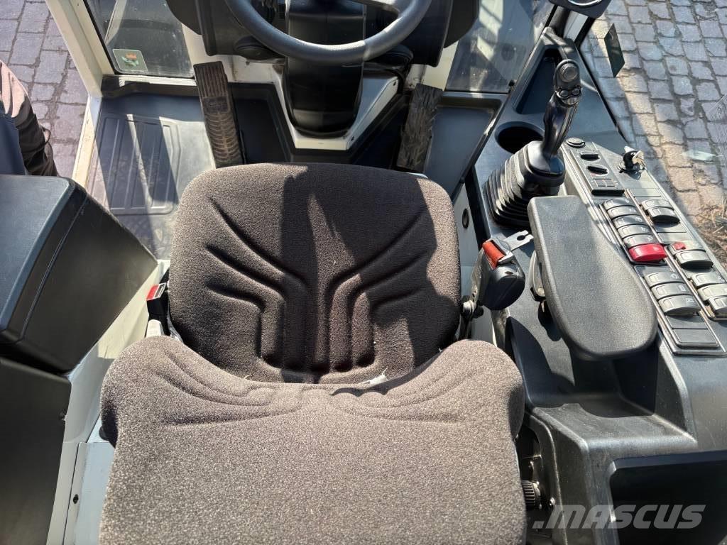 Liebherr L 506 Kolesové nakladače