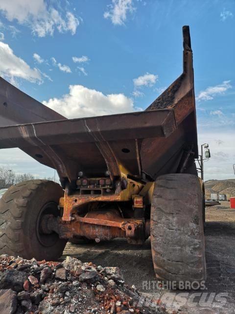CAT 735 Kĺbové nákladné autá