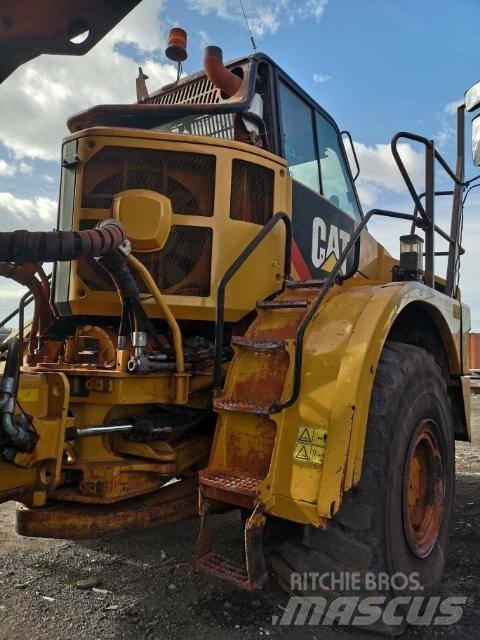 CAT 735 Kĺbové nákladné autá