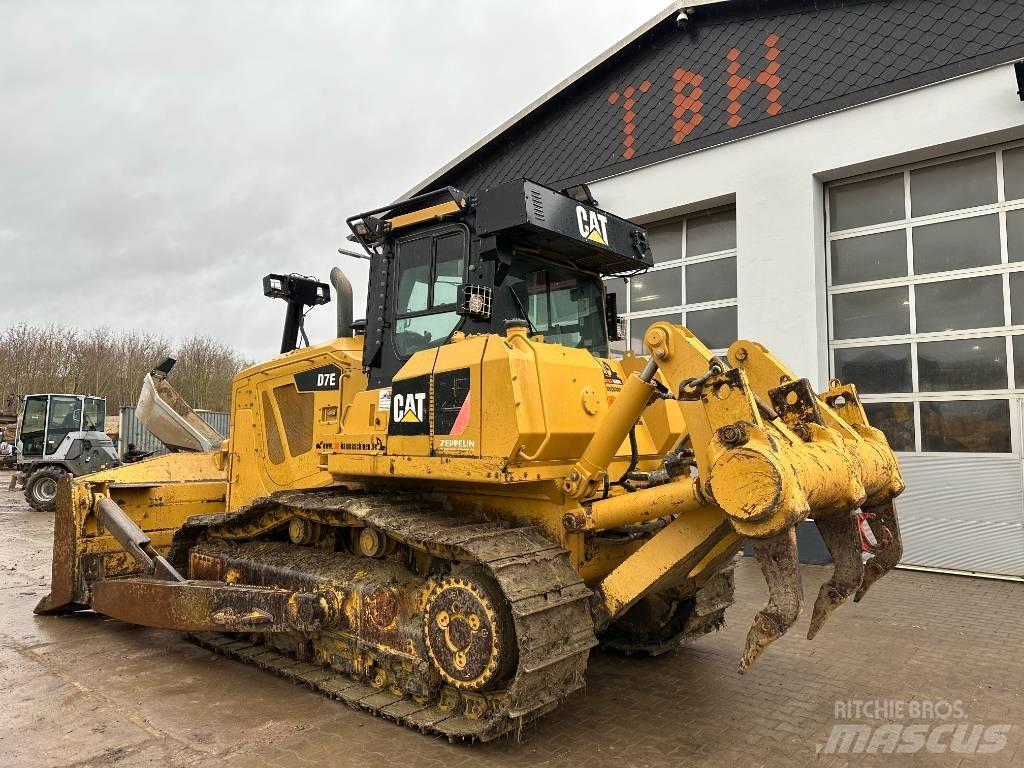 CAT D 7 E Pásové dozéry