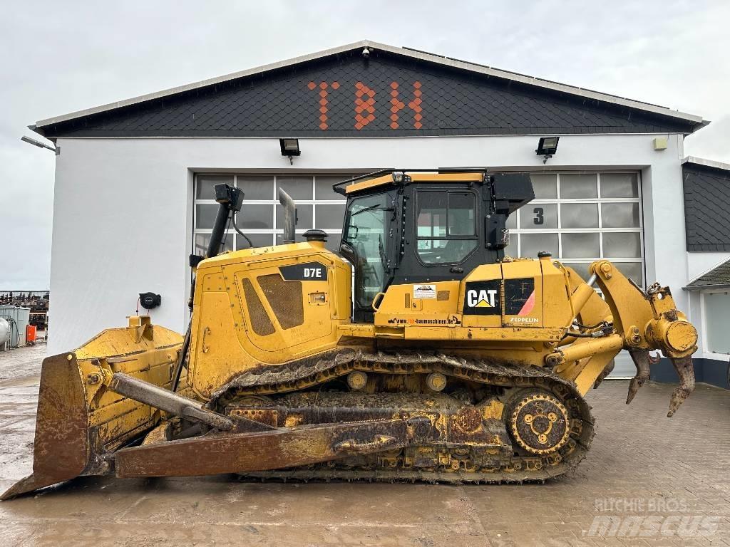CAT D 7 E Pásové dozéry