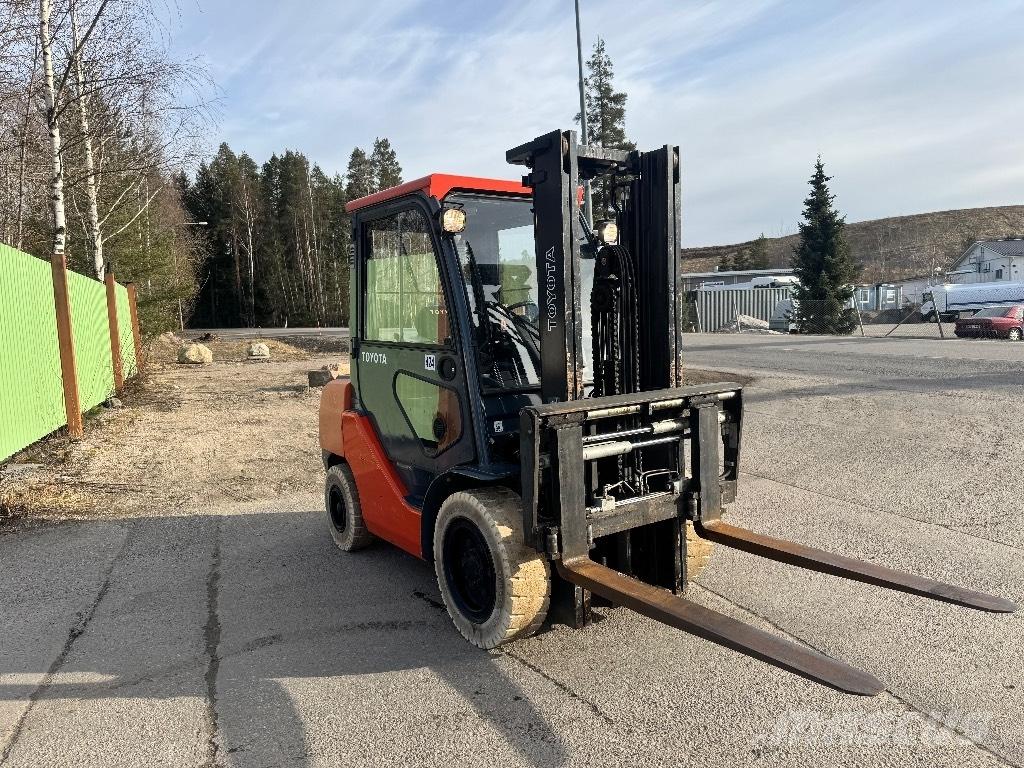 Toyota 02-8 FDF 30 Dieselové vozíky