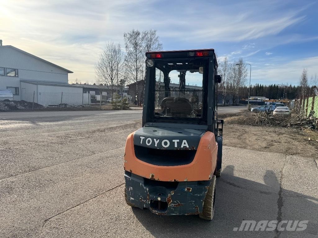 Toyota 02-8 FDF 30 Dieselové vozíky