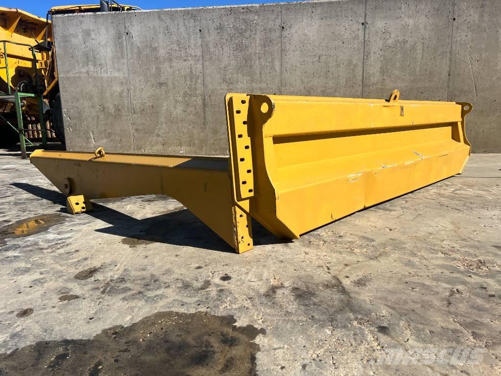 CAT TAILGATE CAT 735 Zadné dvere