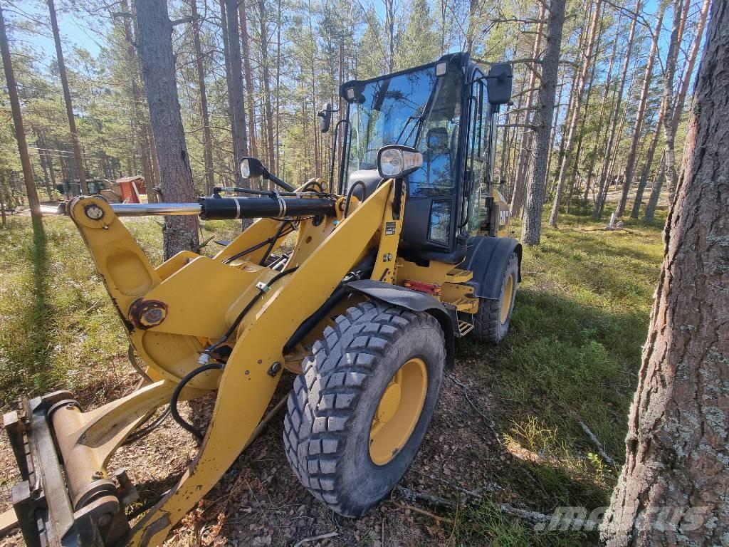 CAT 908M -2015 Kolesové nakladače