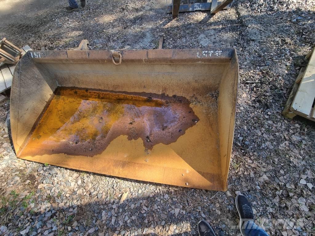 CAT 908M -2015 Kolesové nakladače