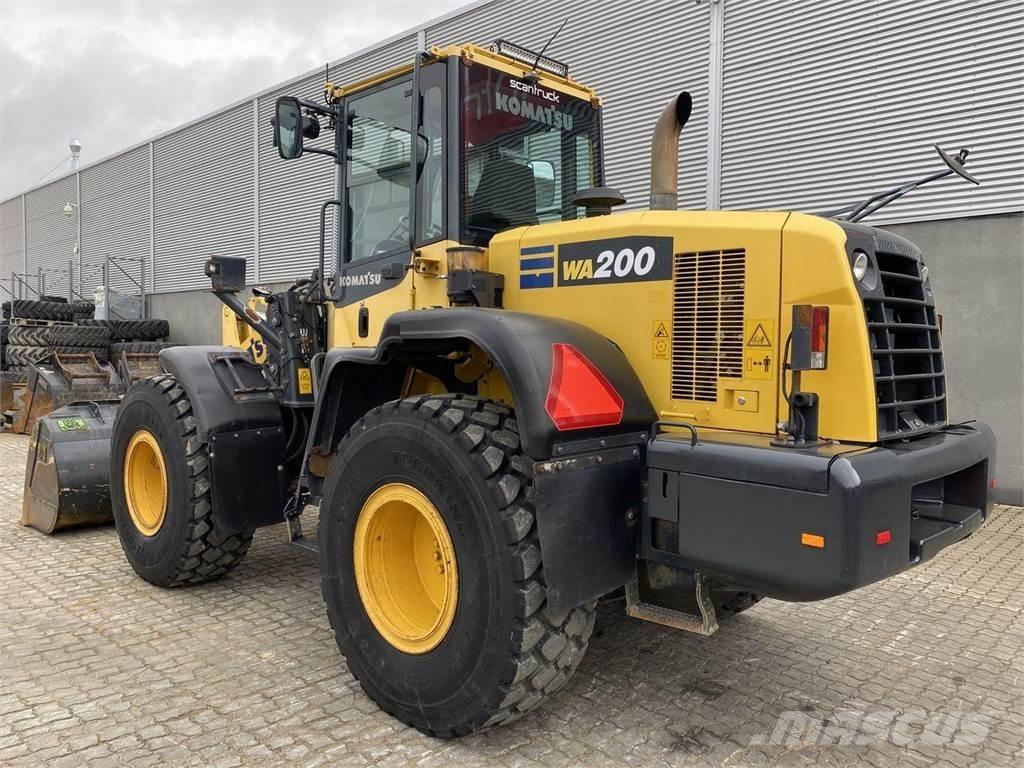 Komatsu WA200-7 Kolesové nakladače