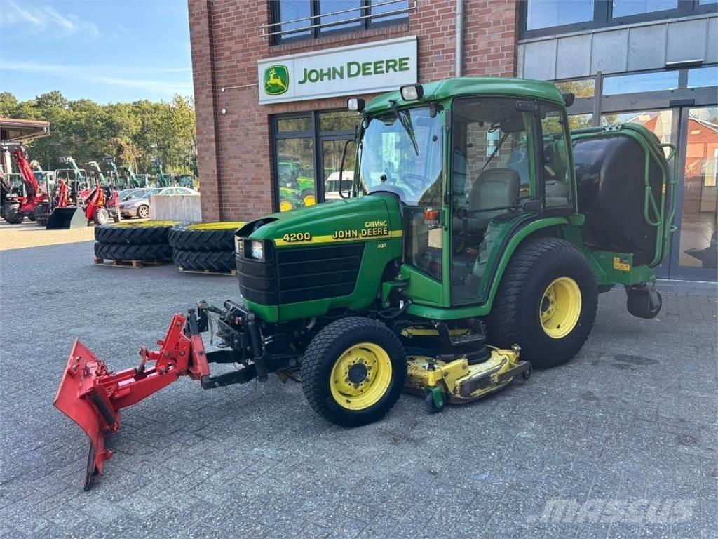 John Deere 4200 Kompaktné traktory