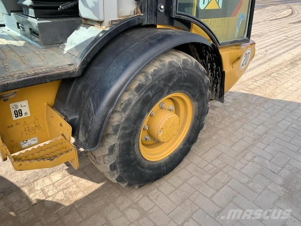 CAT 906 Kolesové nakladače