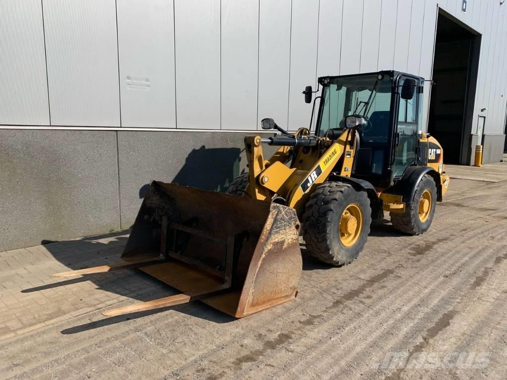 CAT 906 Kolesové nakladače