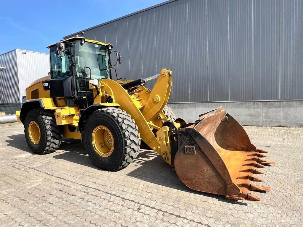 CAT 926M Kolesové nakladače