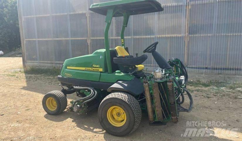 John Deere 7700A Kosačky fervejí
