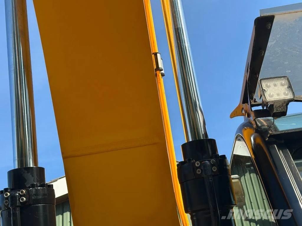 JCB JS220LC plus Pásové rýpadlá