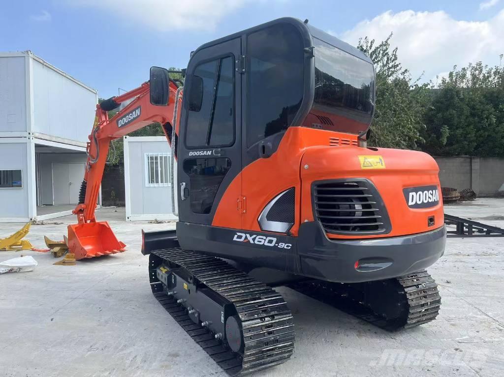 Doosan DX 60-9 C Midi rýpadlá 7 t - 12 t