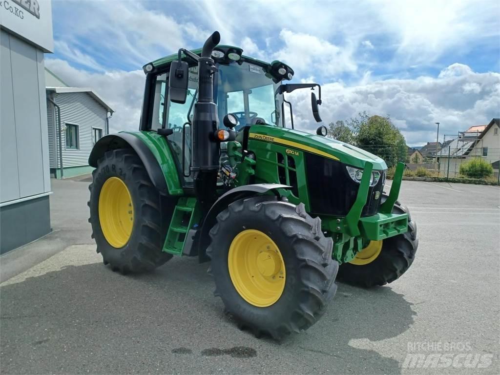 John Deere 6110M Traktory
