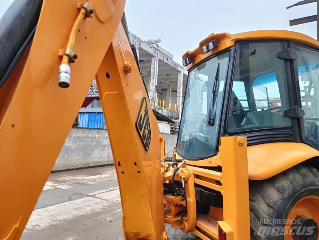 JCB 3 CX Kolesové rýpadlá